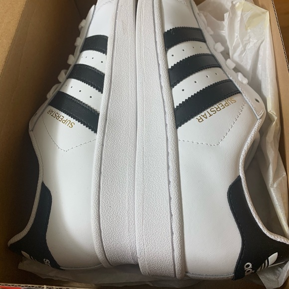 Shoes - Picture 7 of 8